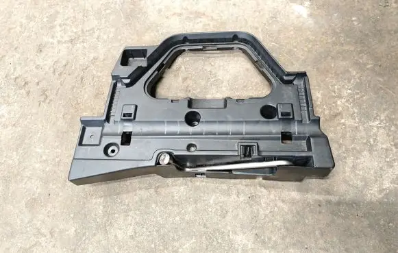 Land Rover Range Rover L322 Spare wheel section trim 7010334