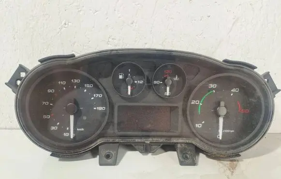 Iveco Daily 6th gen Speedometer (instrument cluster) 5801815711 270516 A2C84154301