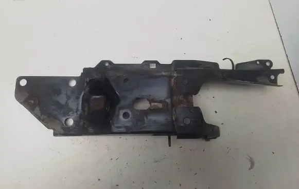 Nissan X-Trail T31 Headlight/headlamp mounting bracket 