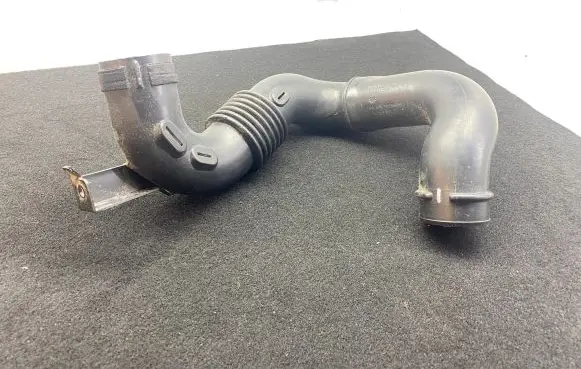 Opel Movano B Air intake duct part 165554107R 70356875