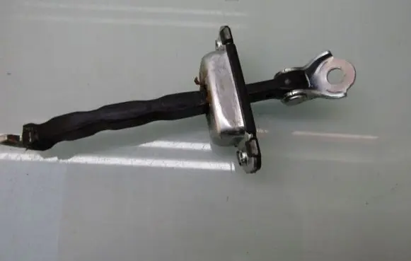 Hyundai i10 Front door check strap stopper