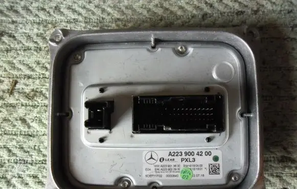 Mercedes-Benz C W203 Headlight ballast module Xenon A2239004200