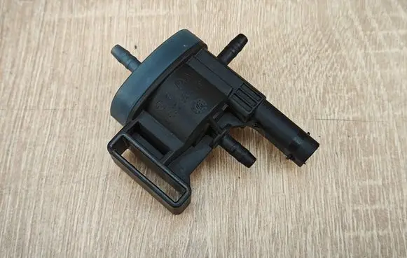 Audi A4 S4 B9 Vacuum valve 06H906283F