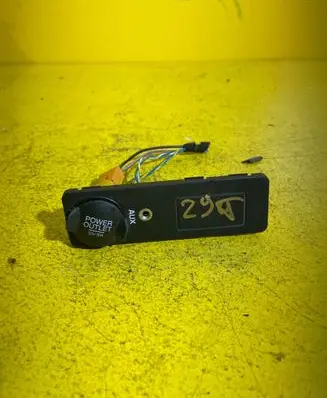 Jaguar XF X250 AUX in-socket connector RZ5R5P1K1