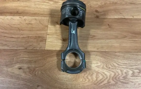 Mercedes-Benz C W203 Piston with connecting rod 