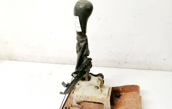 Hyundai Trajet Gear shifter/selector