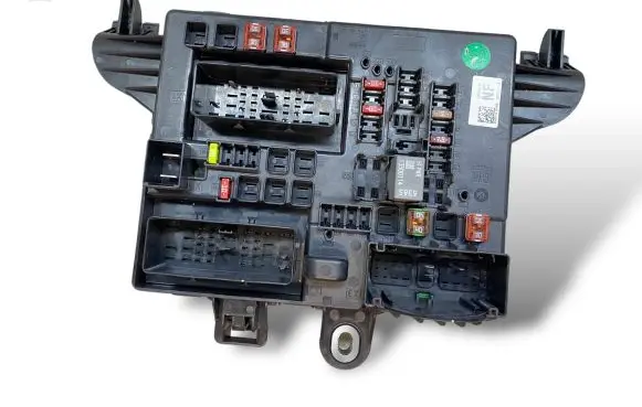 Opel Insignia A Fuse module 20272701210 13277322