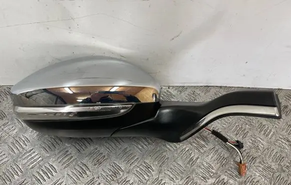 Peugeot 2008 I Front door electric wing mirror 