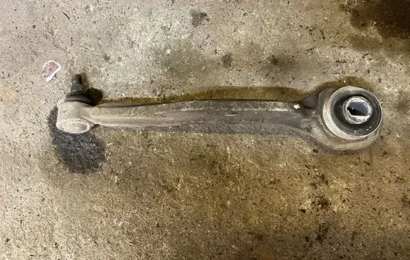 Mercedes-Benz E W211 Front lower control arm/wishbone 21114