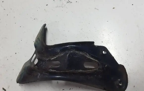 Volkswagen Jetta V Fender mounting bracket 