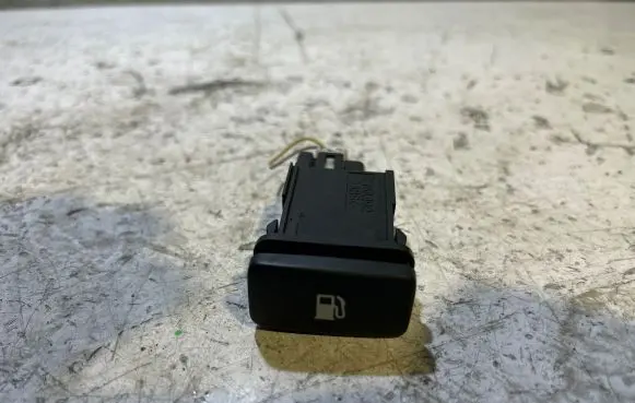 Lexus RX 330 - 350 - 400H Fuel tank opening switch 15A492