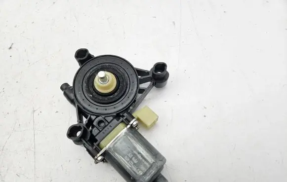 Audi Q3 F3 Front door window regulator motor 0130822076 E850202102