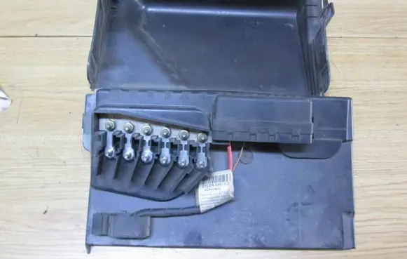 Skoda Fabia Mk1 (6Y) Fuse box set 09S496009