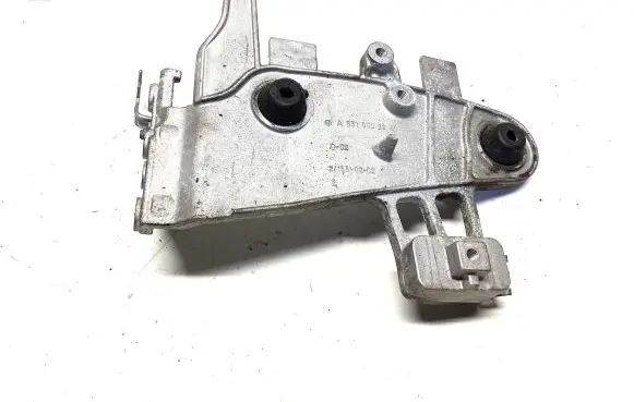 Mercedes-Benz E W212 Air filter cleaner box bracket assembly A6510902241