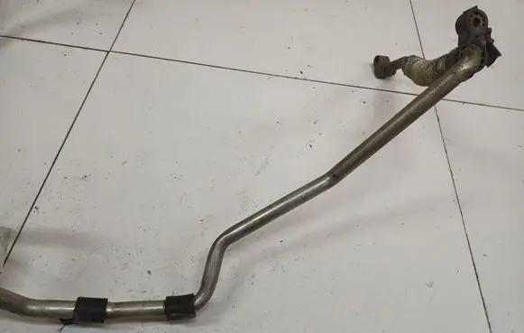Volkswagen PASSAT B6 Air conditioning (A/C) pipe/hose 