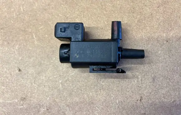 BMW 5 E60 E61 Turbo solenoid valve 1742712 72234100 07T117