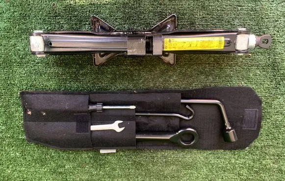 KIA Sportage Tool set B163G0019004