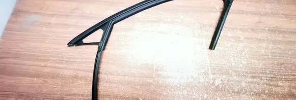 Ford Focus Rubber seal front door window/glass JX7BA21511B