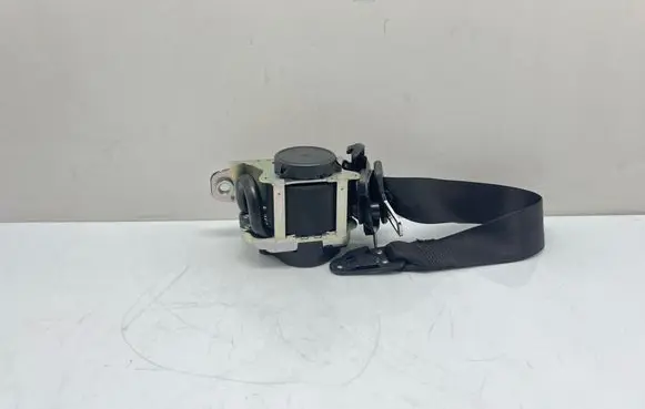 Mercedes-Benz C W205 Front seatbelt 635374900B 95R0000