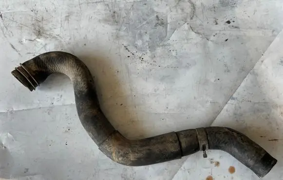 Nissan Patrol Y61 Engine coolant pipe/hose