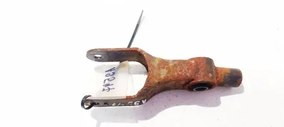 Peugeot 406 Engine mount bracket