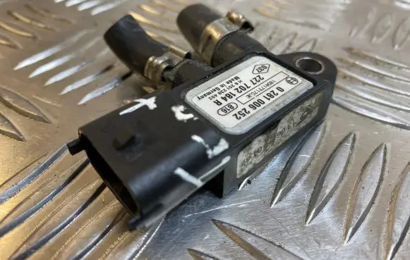 Renault Trafic II (X83) Exhaust gas pressure sensor 227702184R 0281006252