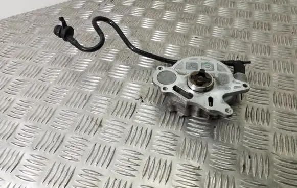 Volkswagen Tiguan Vacuum pump 03L145100