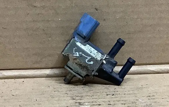 Nissan X-Trail T30 Vacuum valve FDBD100