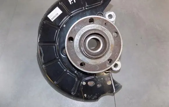 Volkswagen PASSAT B7 Front wheel hub spindle knuckle
