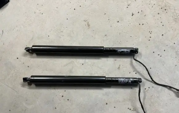 BMW iX Tailgate/trunk strut/damper 7954153 17893910