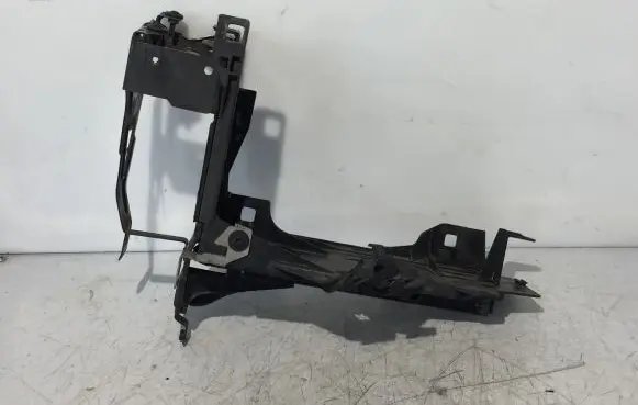 Headlight/headlamp mounting bracket