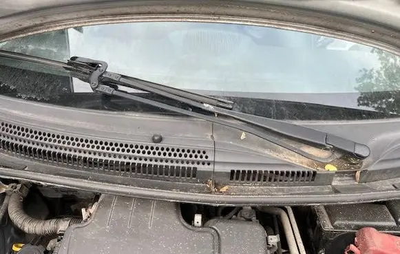 Citroen C1 Front wiper blade arm 