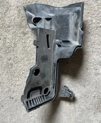 Land Rover Discovery 3 - LR3 Battery box tray DWM500041