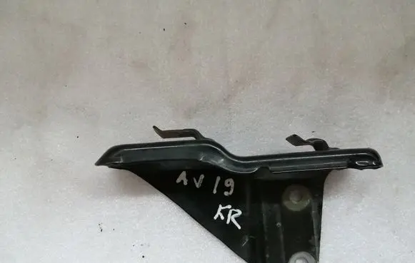 Toyota Avensis T250 Headlight/headlamp mounting bracket 5208205010