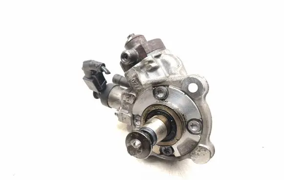 BMW 1 F20 F21 Fuel injection high pressure pump 7810696 0445010517