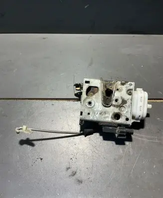 Audi A4 S4 B5 8D Front door lock 8d1837016a