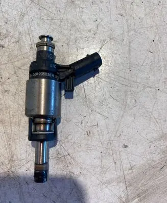 Audi A4 S4 B8 8K Fuel injector 06H906036H 02610500074
