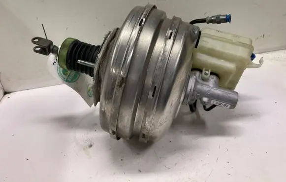 BMW 5 E60 E61 Brake booster 32483213