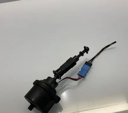 Mercedes-Benz E W211 Headlight level adjustment motor 73485702 N270R
