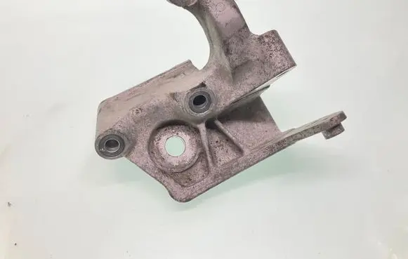 Volvo XC90 Engine mounting bracket 31430490