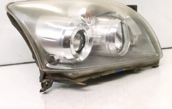 Toyota Avensis T250 Headlight/headlamp HCHR568