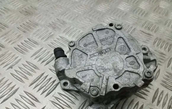 Audi A3 S3 A3 Sportback 8P Vacuum pump 03L145100