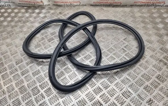 Audi Q7 4L Front door rubber seal 4L0831721