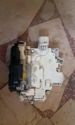 Audi A6 S6 C6 4F Front door lock brak
