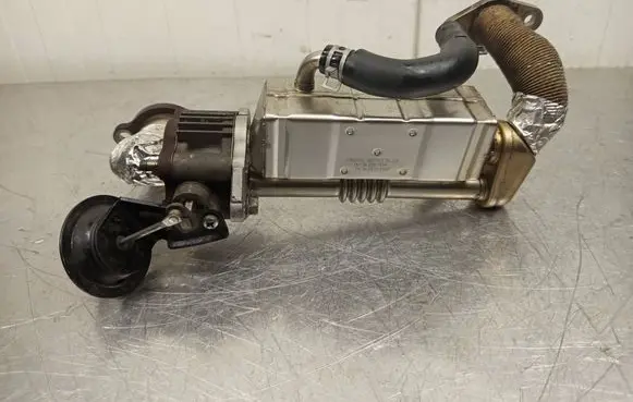 Mazda CX-7 EGR valve cooler R2AA20304 29C10A000007