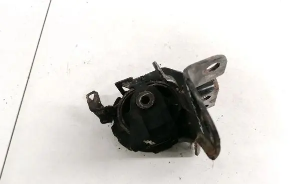 Toyota Avensis T250 Engine mount bracket