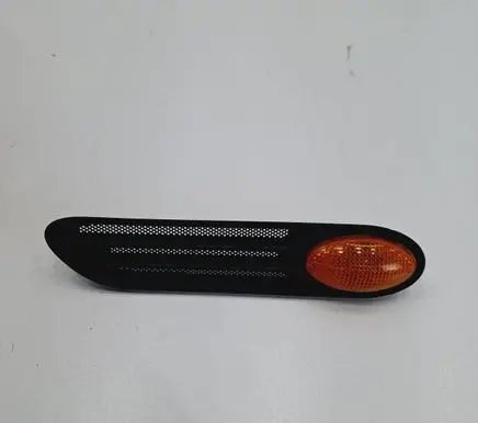 Front fender indicator light