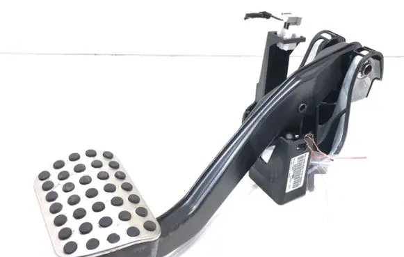 Mercedes-Benz CLS C218 X218 Pedal assembly A2042902101
