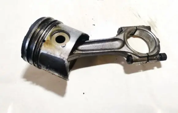 Citroen Xsara Picasso Piston with connecting rod
