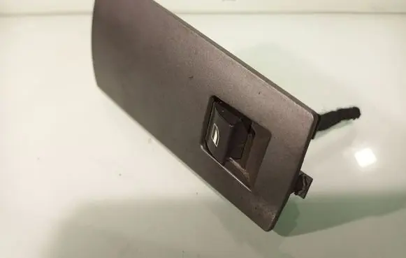 BMW 7 E65 E66 Quarter vent window switch 8379597
